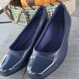 Easy Spirit Women's Navy Blue Loafers With wedge heels.  Size 8.5.  Patent Toe